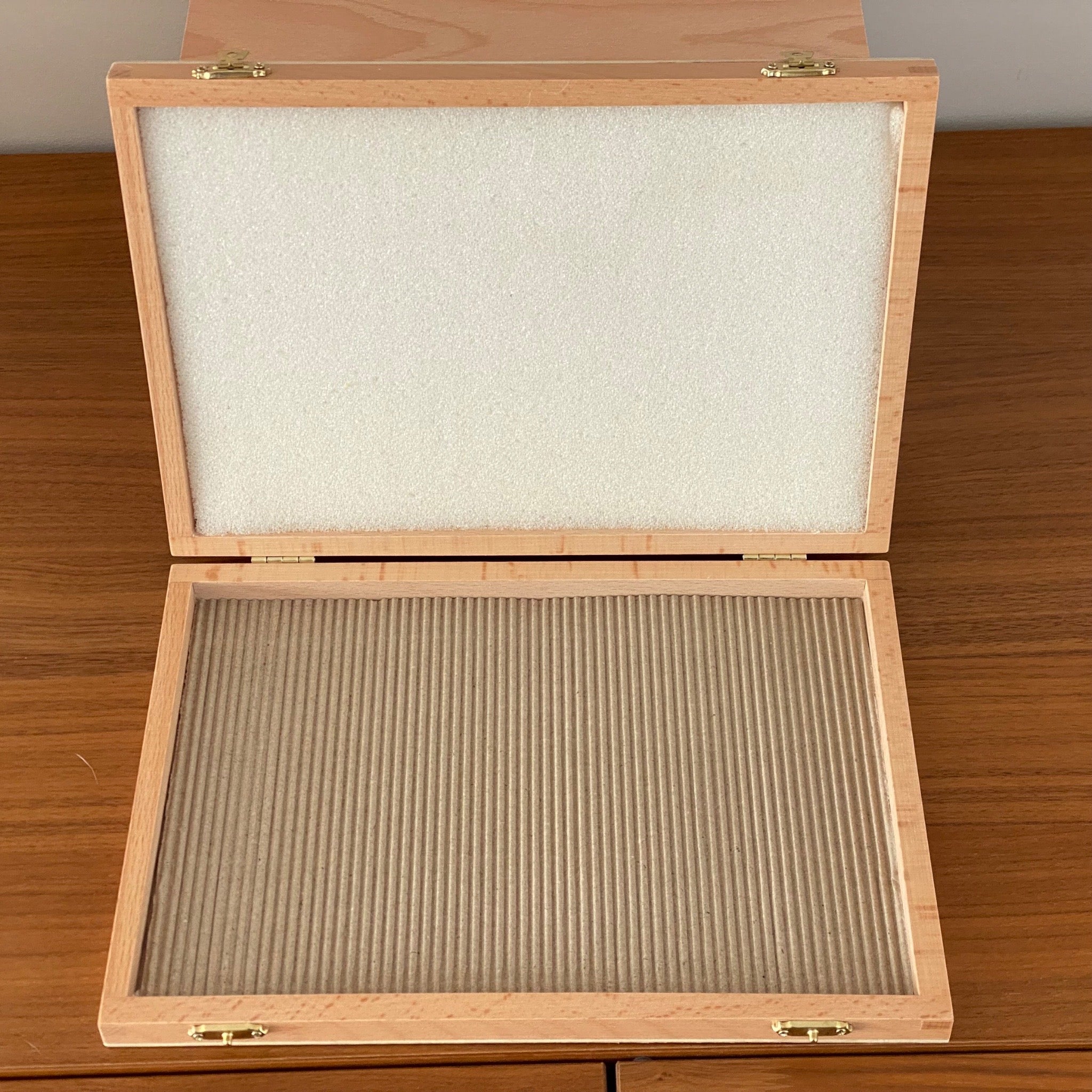 Wooden pencil box. Boesner